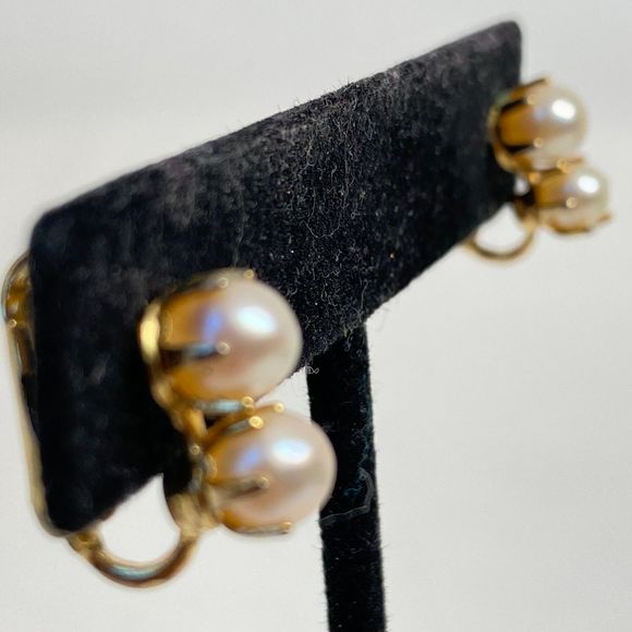 Star Signed Tiny Clip On Earrings Double Pearlesque Beads On Gold Tone Setting - Picture 2 of 8